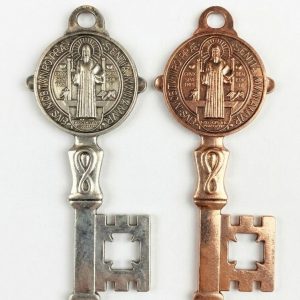 Llave de San Benito Grande – Amuleto de Protección Espiritual para Hogar y Carro